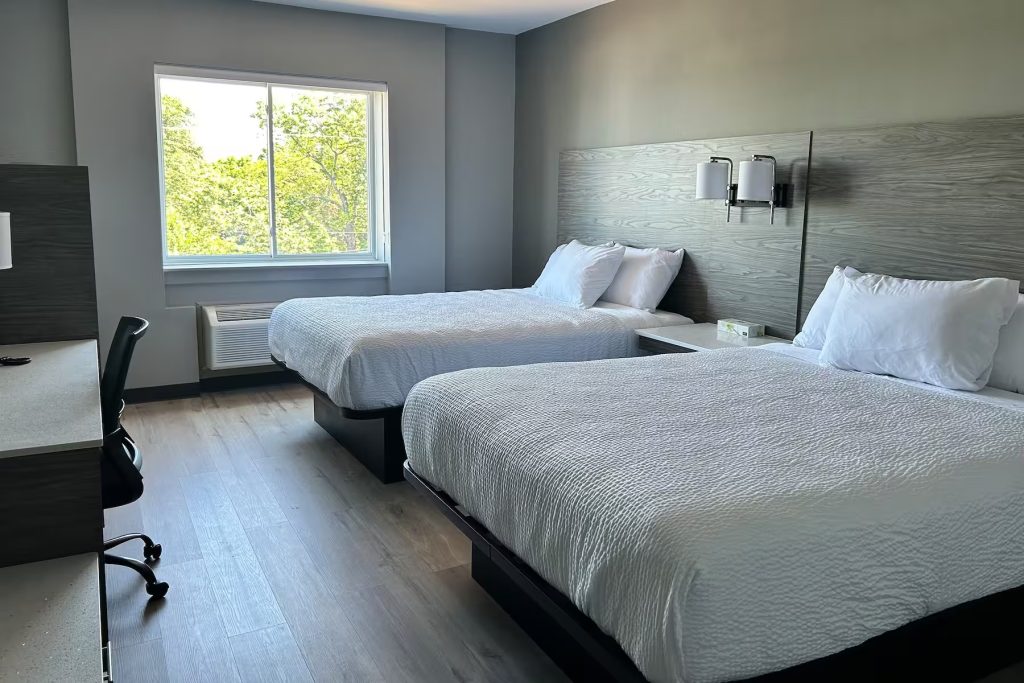 Guest Room Days Inn & Suites Summerside guest room