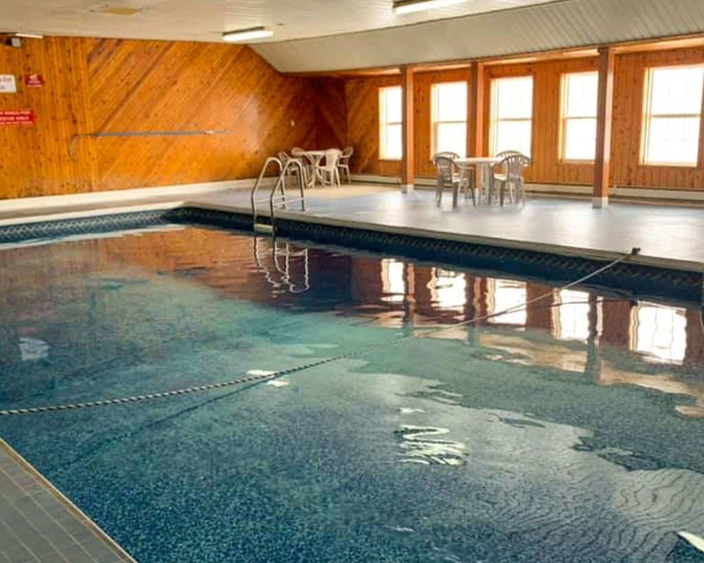 Travellers-Inn-pool